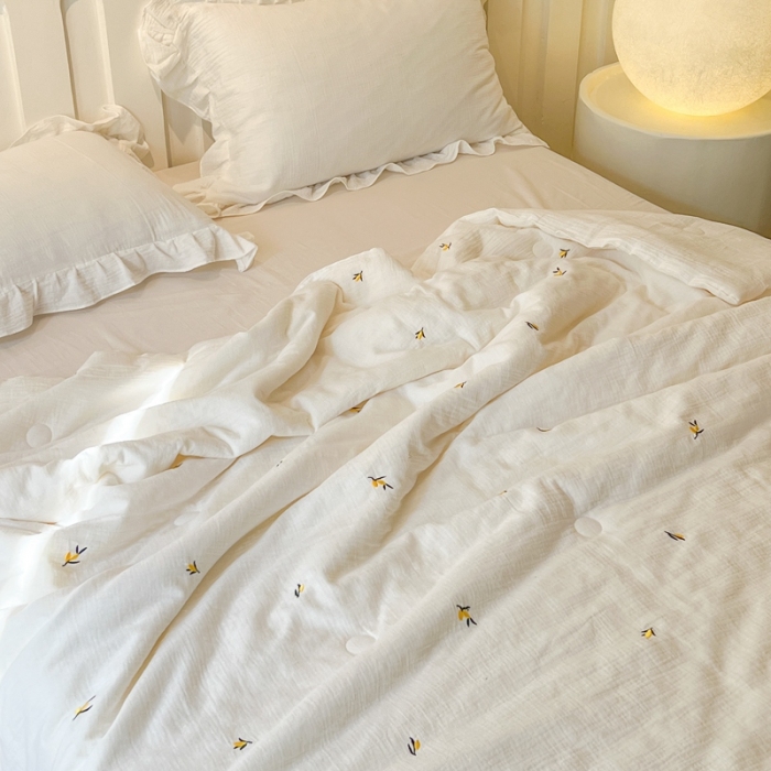 91家纺网 家纺一手货源 找家纺 木楌 2024新款双层皱皱纱刺绣款夏被 枇杷叶