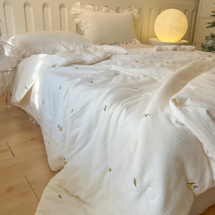 91家纺网 家纺一手货源 找家纺 木楌 2024新款双层皱皱纱刺绣款夏被 枇杷叶