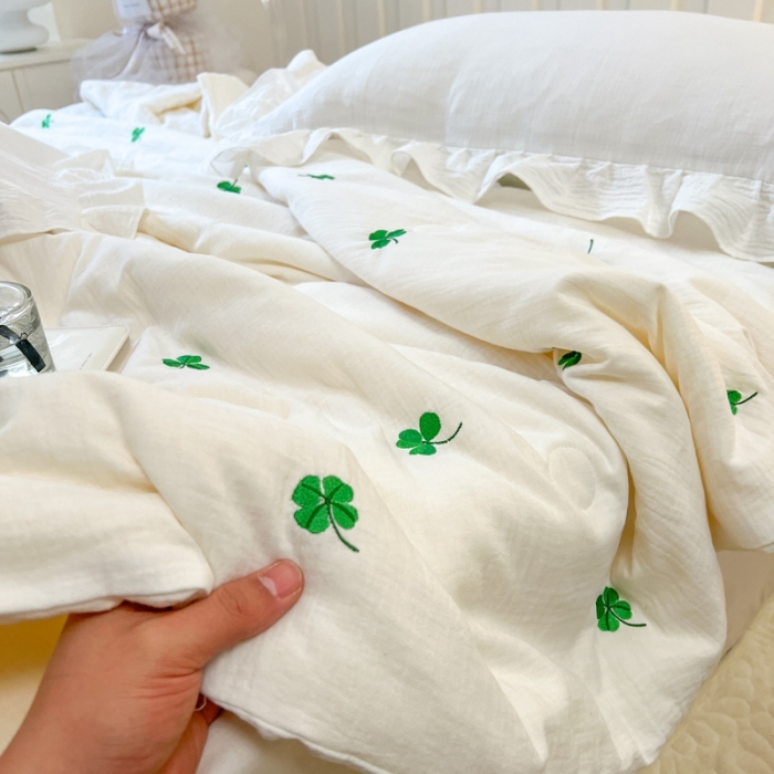 91家纺网 家纺一手货源 找家纺 木楌 2024新款双层皱皱纱刺绣款夏被 三叶草