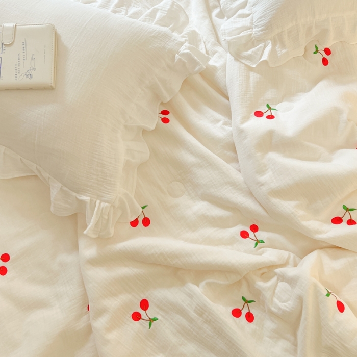 91家纺网 家纺一手货源 找家纺 木楌 2024新款双层皱皱纱刺绣款夏被 小樱桃