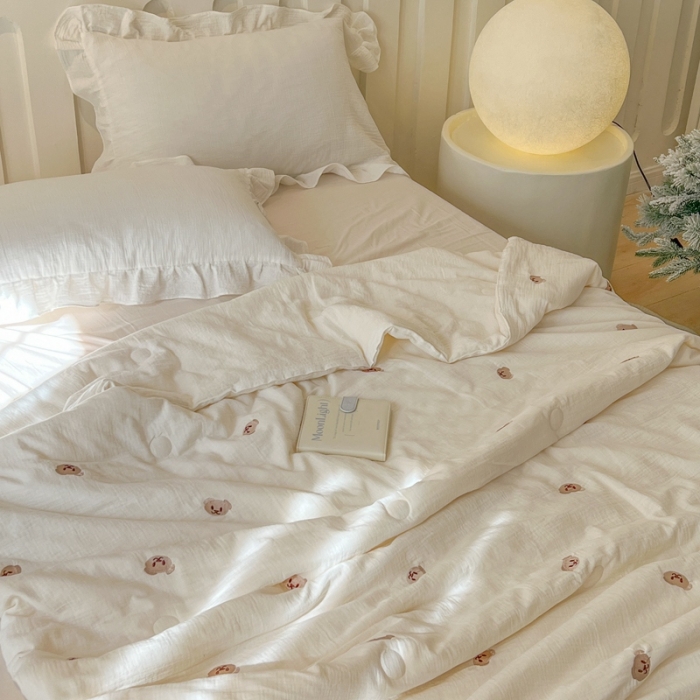 91家纺网 家纺一手货源 找家纺 木楌 2024新款双层皱皱纱刺绣款夏被 幸运熊