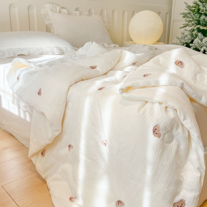 91家纺网 家纺一手货源 找家纺 木楌 2024新款双层皱皱纱刺绣款夏被 幸运熊