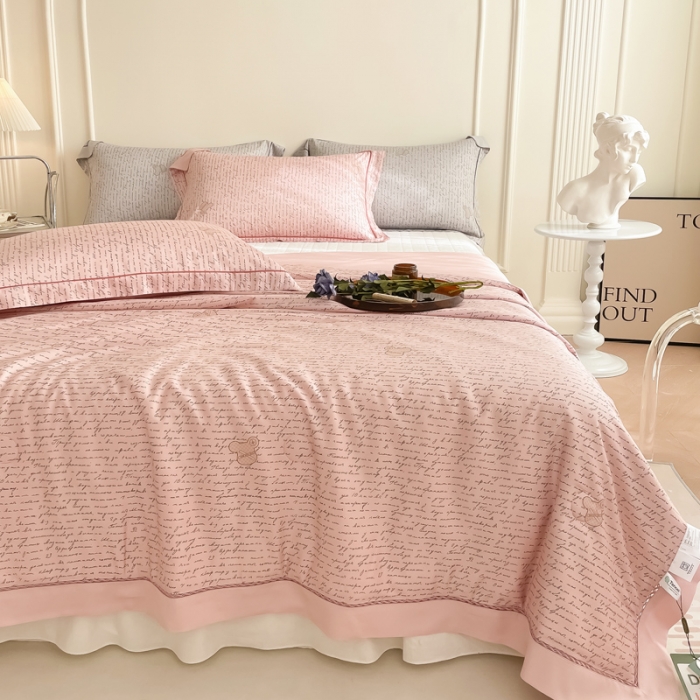 91家纺网 家纺一手货源 找家纺 匠心 2023新款莫代尔法式镂空夏被三件套 简画-粉