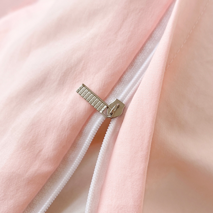 91家纺网 家纺一手货源 找家纺 泉欣家纺2024新款小精灵系列加厚水洗亲肤棉毛巾绣四件套 小精灵-白粉