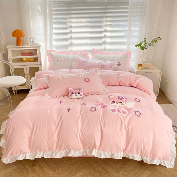 91家纺网 家纺一手货源 找家纺 泉欣家纺2024新款小精灵系列加厚水洗亲肤棉毛巾绣四件套 小精灵-粉玉