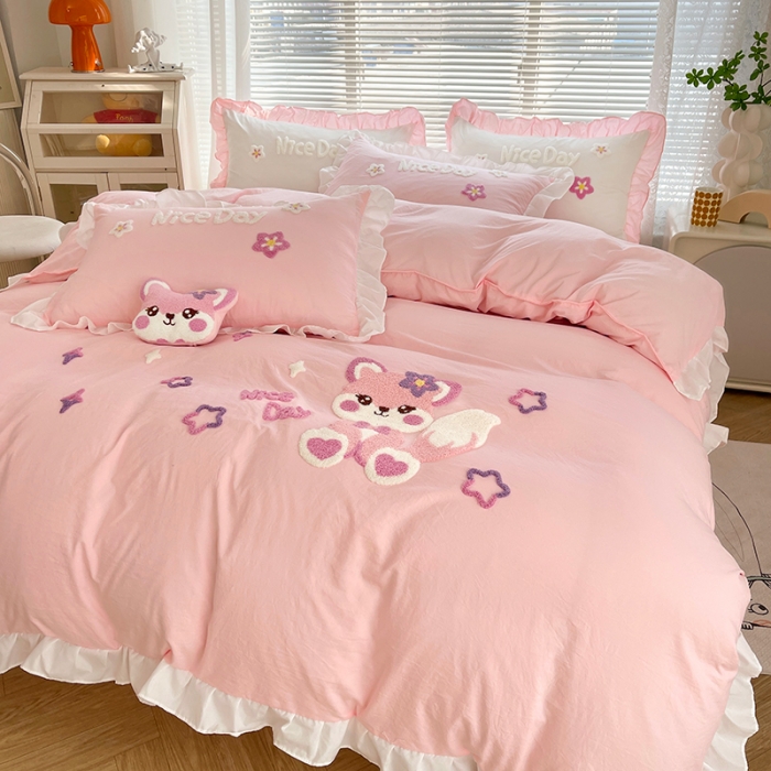 91家纺网 家纺一手货源 找家纺 泉欣家纺2024新款小精灵系列加厚水洗亲肤棉毛巾绣四件套 小精灵-粉玉