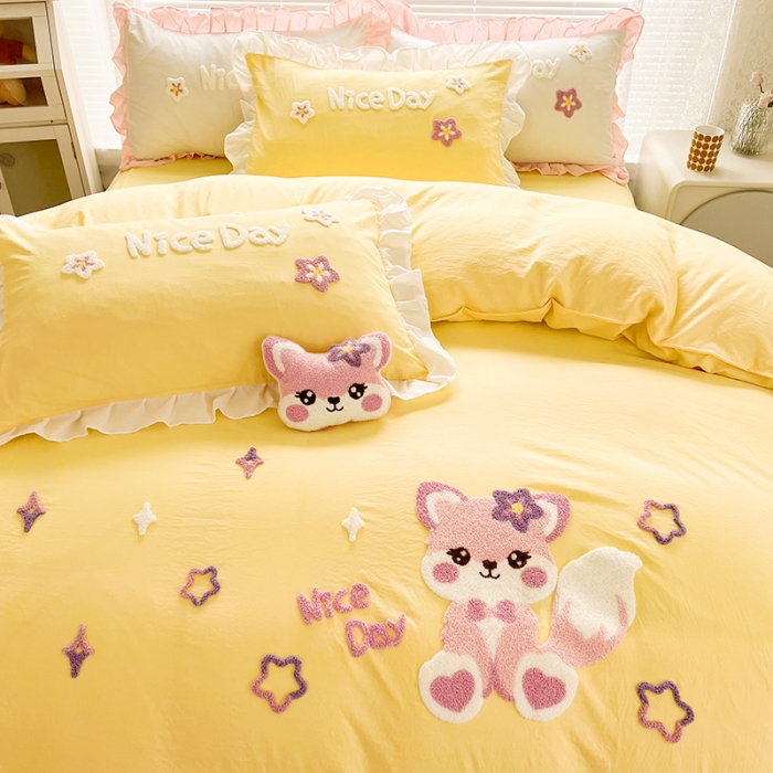 91家纺网 家纺一手货源 找家纺 泉欣家纺23款小精灵系列加厚水洗亲肤棉毛巾绣四件套小精灵浅黄