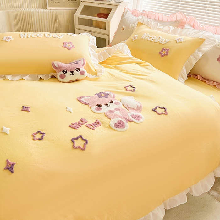 91家纺网 家纺一手货源 找家纺 泉欣家纺23款小精灵系列加厚水洗亲肤棉毛巾绣四件套小精灵浅黄