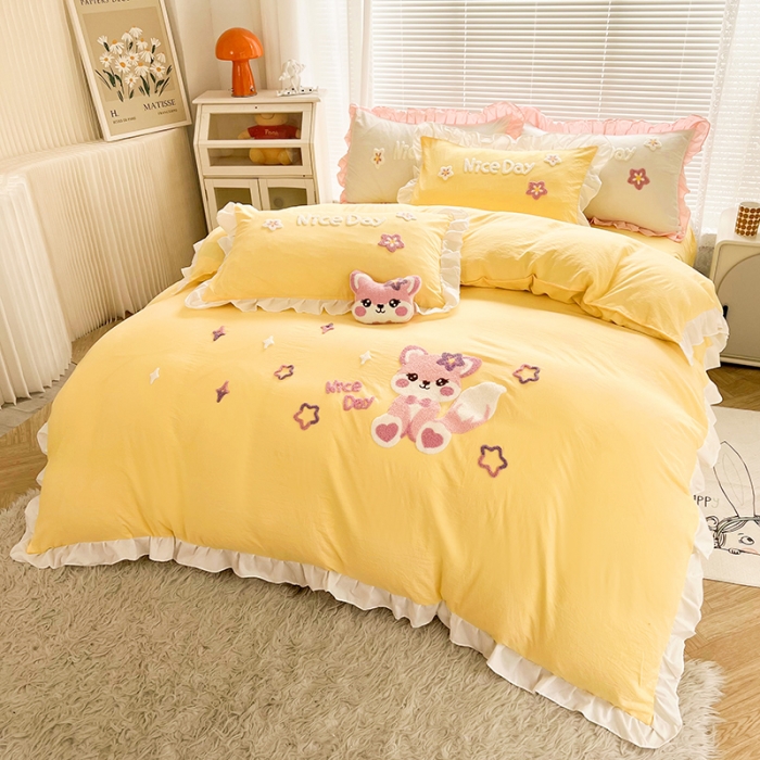 91家纺网 家纺一手货源 找家纺 泉欣家纺23款小精灵系列加厚水洗亲肤棉毛巾绣四件套小精灵浅黄