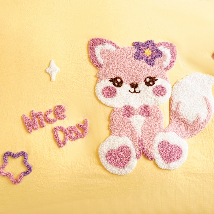 91家纺网 家纺一手货源 找家纺 泉欣家纺23款小精灵系列加厚水洗亲肤棉毛巾绣四件套小精灵浅黄