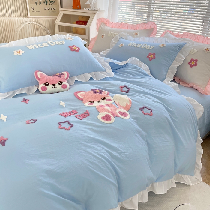 91家纺网 家纺一手货源 找家纺 泉欣家纺2024款小精灵系列加厚水洗亲肤棉毛巾绣四件套小精灵浅蓝