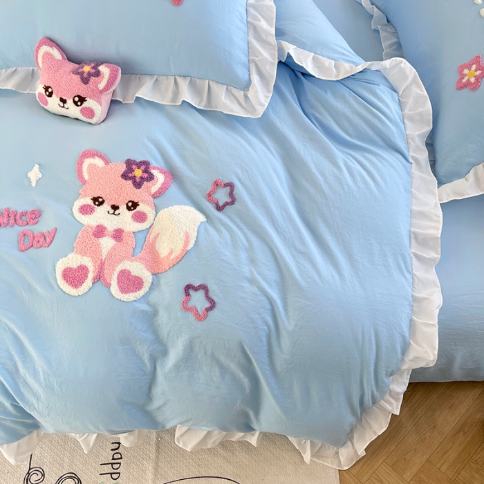 91家纺网 家纺一手货源 找家纺 泉欣家纺2024款小精灵系列加厚水洗亲肤棉毛巾绣四件套小精灵浅蓝