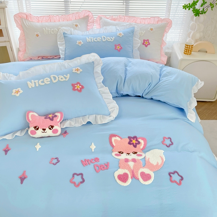 91家纺网 家纺一手货源 找家纺 泉欣家纺2024款小精灵系列加厚水洗亲肤棉毛巾绣四件套小精灵浅蓝