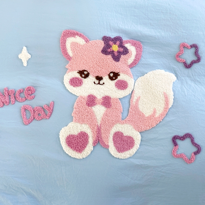 91家纺网 家纺一手货源 找家纺 泉欣家纺2024款小精灵系列加厚水洗亲肤棉毛巾绣四件套小精灵浅蓝