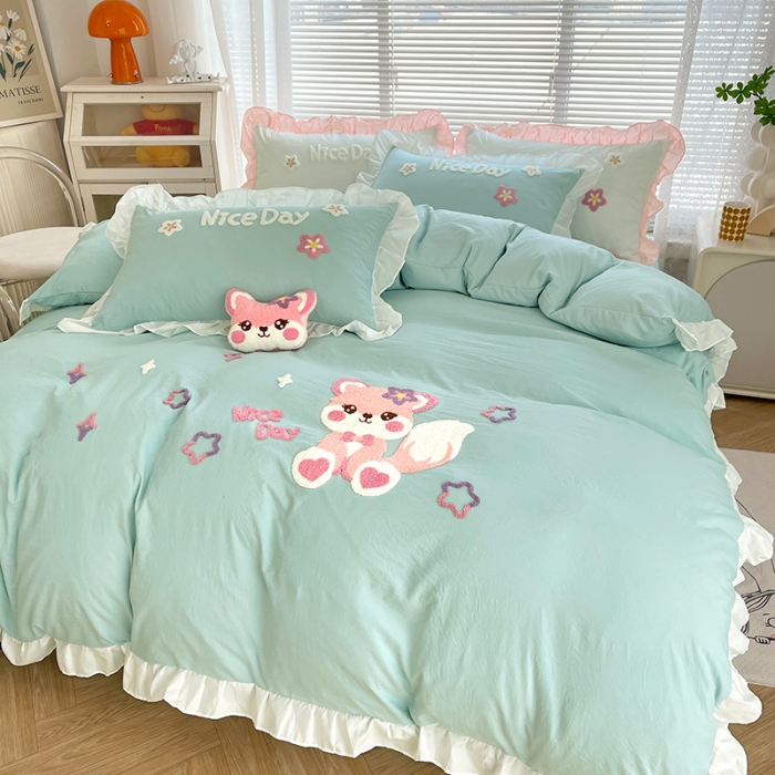 91家纺网 家纺一手货源 找家纺 泉欣家纺2024新款小精灵系列加厚水洗亲肤棉毛巾绣四件套小精灵浅绿