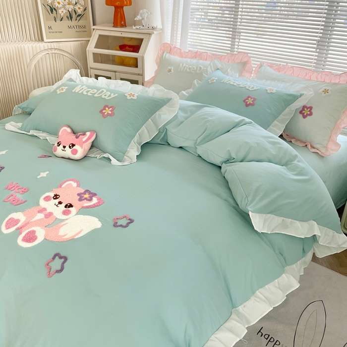 91家纺网 家纺一手货源 找家纺 泉欣家纺2024新款小精灵系列加厚水洗亲肤棉毛巾绣四件套小精灵浅绿