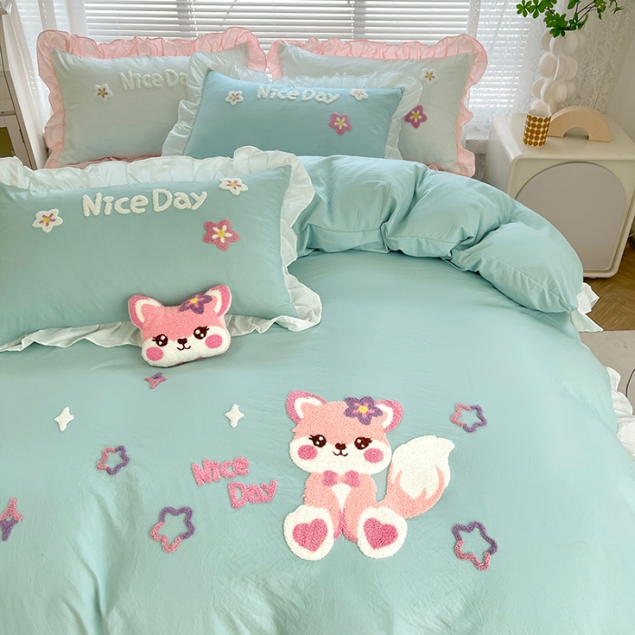 91家纺网 家纺一手货源 找家纺 泉欣家纺2024新款小精灵系列加厚水洗亲肤棉毛巾绣四件套小精灵浅绿