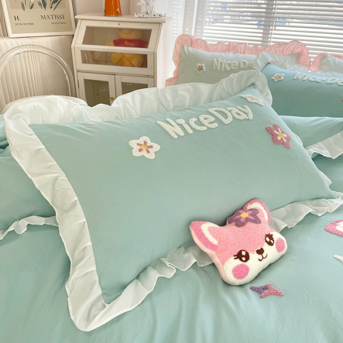 91家纺网 家纺一手货源 找家纺 泉欣家纺2024新款小精灵系列加厚水洗亲肤棉毛巾绣四件套小精灵浅绿