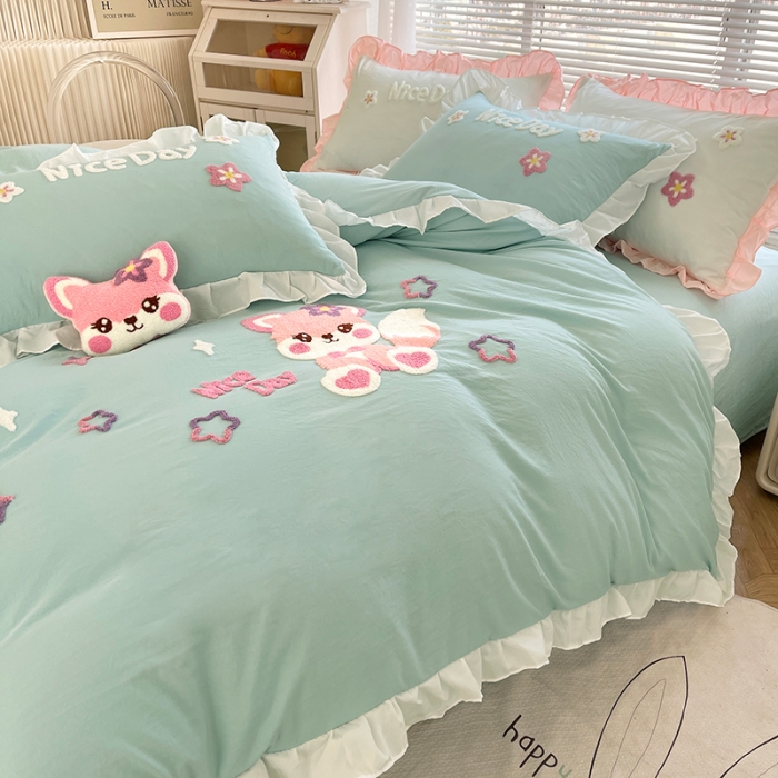 91家纺网 家纺一手货源 找家纺 泉欣家纺2024新款小精灵系列加厚水洗亲肤棉毛巾绣四件套小精灵浅绿