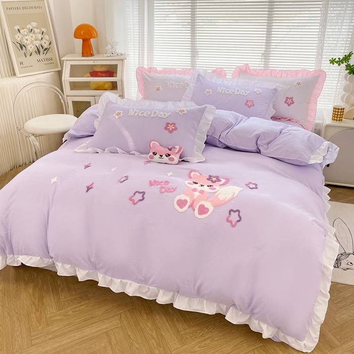 91家纺网 家纺一手货源 找家纺 泉欣家纺2024新款小精灵系列加厚水洗亲肤棉毛巾绣四件套小精灵香芋紫