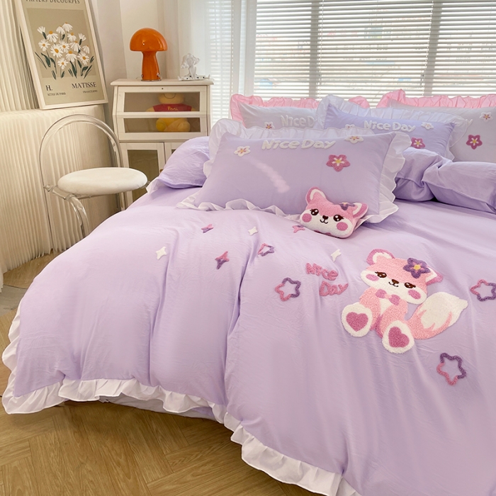 91家纺网 家纺一手货源 找家纺 泉欣家纺2024新款小精灵系列加厚水洗亲肤棉毛巾绣四件套小精灵香芋紫