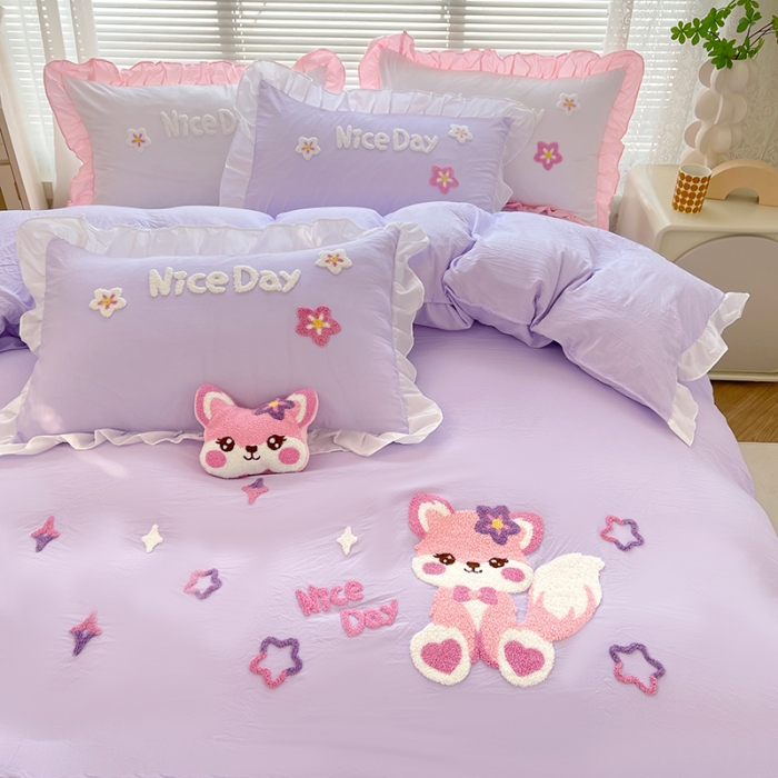 91家纺网 家纺一手货源 找家纺 泉欣家纺2024新款小精灵系列加厚水洗亲肤棉毛巾绣四件套小精灵香芋紫