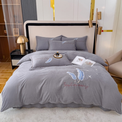 91家纺网 家纺一手货源 找家纺 2023新款双面细斜纹四件套云锦蛋白棉四季款 羽毛系列