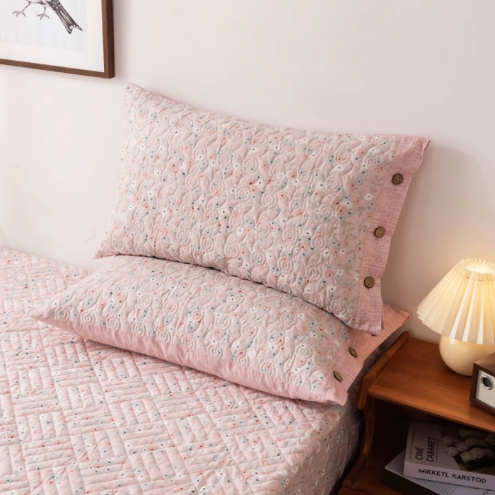 91家纺网 家纺一手货源 找家纺 优乐家纺 2023新款全棉印花绗绣单枕套 花语