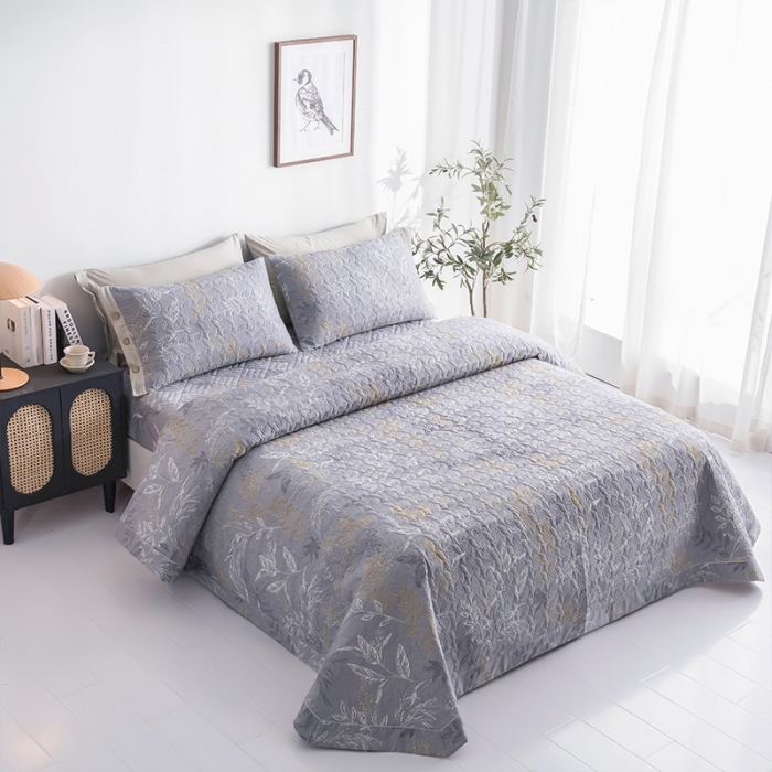 91家纺网 家纺一手货源 找家纺 优乐家纺 2023新款全棉印花绗绣单床盖 飞羽