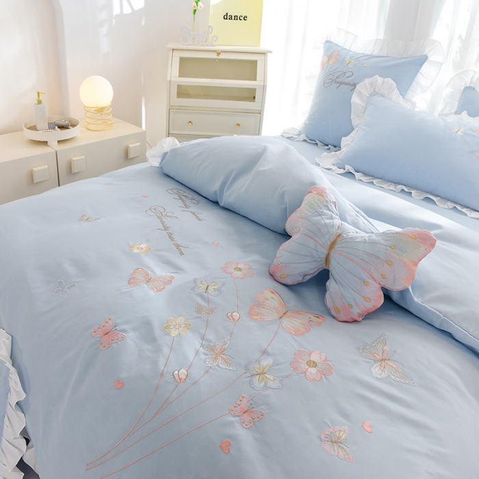 91家纺网 家纺一手货源 找家纺 绒世界 2024新款秋冬保暖云锦棉刺绣花边春卉系列四件套 春卉-慕蓝