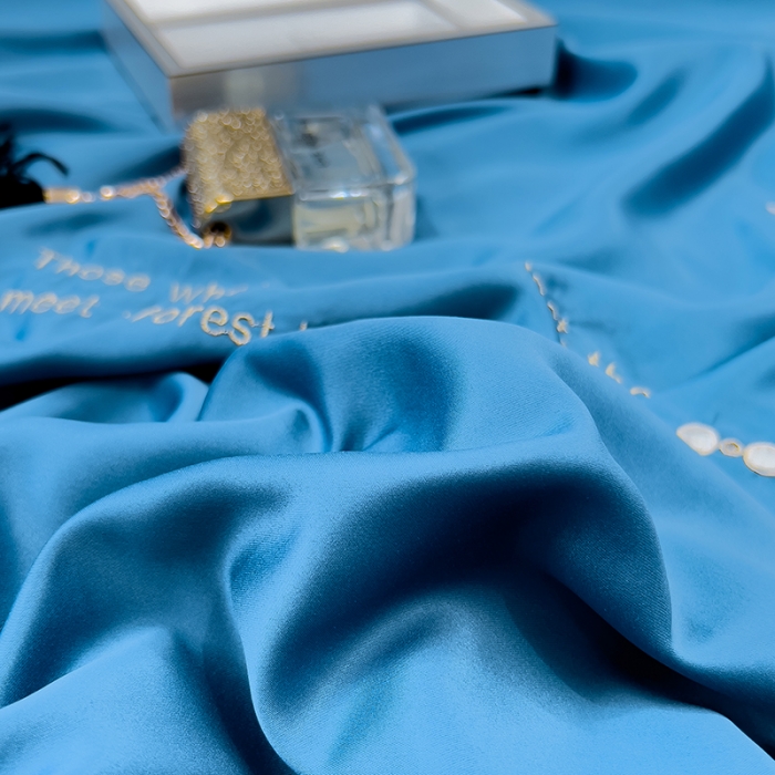 91家纺网 家纺一手货源 找家纺 绒世界 2024新款水洗真丝莱娅系列四件套 莱娅-宾利蓝