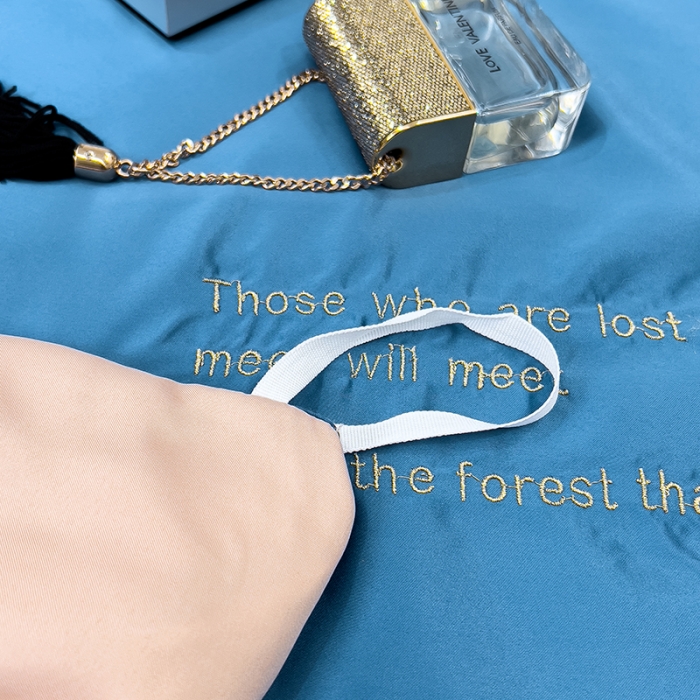 91家纺网 家纺一手货源 找家纺 绒世界 2024新款水洗真丝莱娅系列四件套 莱娅-宾利蓝