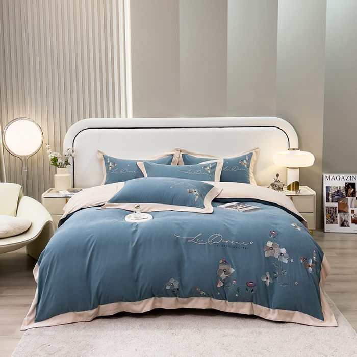 91家纺网 家纺一手货源 找家纺 2024新款秋冬保暖云锦棉刺绣宽边盛夏光年系列四件套 盛夏光年-英蓝