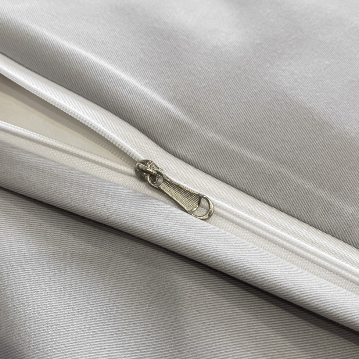 91家纺网 家纺一手货源 找家纺 绒世界 2024新款秋冬保暖锦绣棉简约绣花艾莎系列四件套 艾莎-浅灰