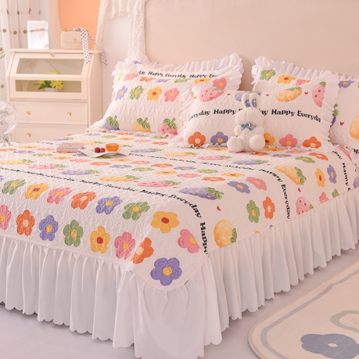 91家纺网 家纺一手货源 找家纺 绒世界 2024新款水洗棉韩版夹棉床盖系列 草莓园