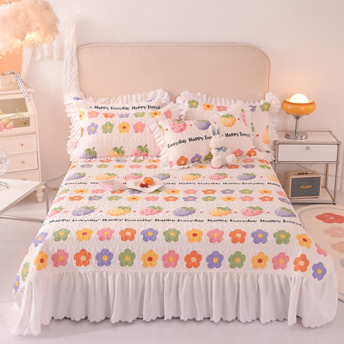 91家纺网 家纺一手货源 找家纺 绒世界 2024新款水洗棉韩版夹棉床盖系列 草莓园