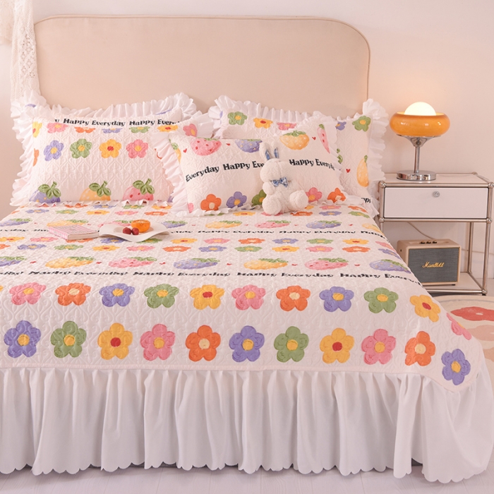 91家纺网 家纺一手货源 找家纺 绒世界 2024新款水洗棉韩版夹棉床盖系列 草莓园