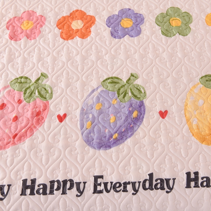 91家纺网 家纺一手货源 找家纺 绒世界 2024新款水洗棉韩版夹棉床盖系列 草莓园