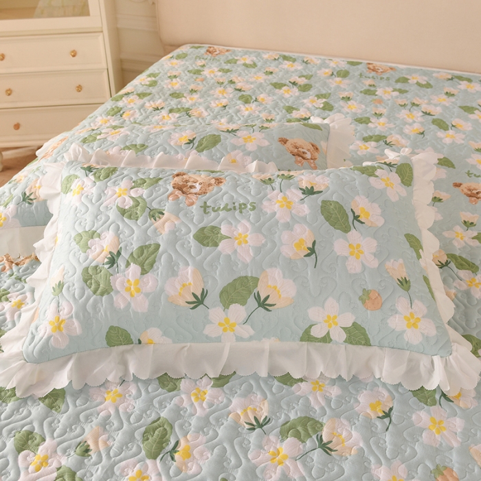 91家纺网 家纺一手货源 找家纺 绒世界 2024新款水洗棉韩版夹棉床盖系列 花朵小熊