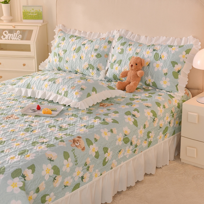 91家纺网 家纺一手货源 找家纺 绒世界 2024新款水洗棉韩版夹棉床盖系列 花朵小熊