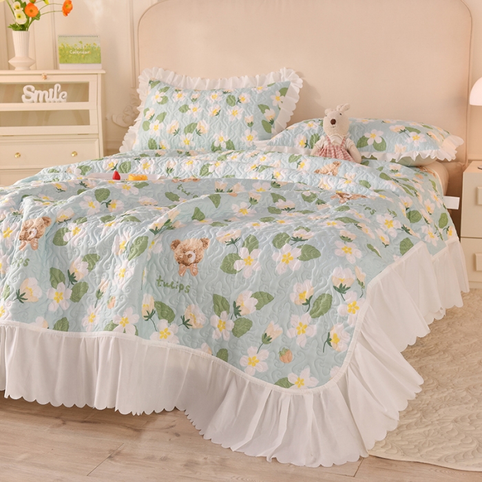 91家纺网 家纺一手货源 找家纺 绒世界 2024新款水洗棉韩版夹棉床盖系列 花朵小熊