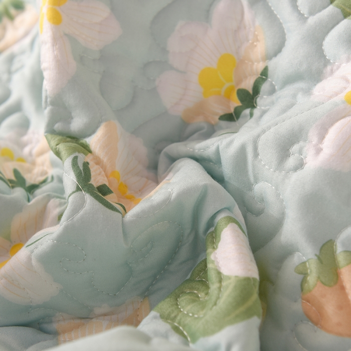 91家纺网 家纺一手货源 找家纺 绒世界 2024新款水洗棉韩版夹棉床盖系列 花朵小熊