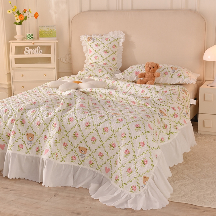 91家纺网 家纺一手货源 找家纺 绒世界 2024新款水洗棉韩版夹棉床盖系列 花叶熊