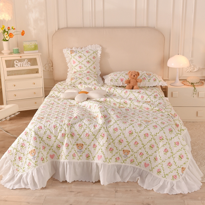 91家纺网 家纺一手货源 找家纺 绒世界 2024新款水洗棉韩版夹棉床盖系列 花叶熊