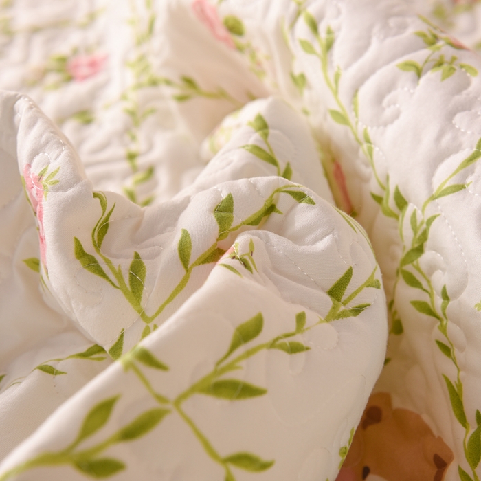 91家纺网 家纺一手货源 找家纺 绒世界 2024新款水洗棉韩版夹棉床盖系列 花叶熊