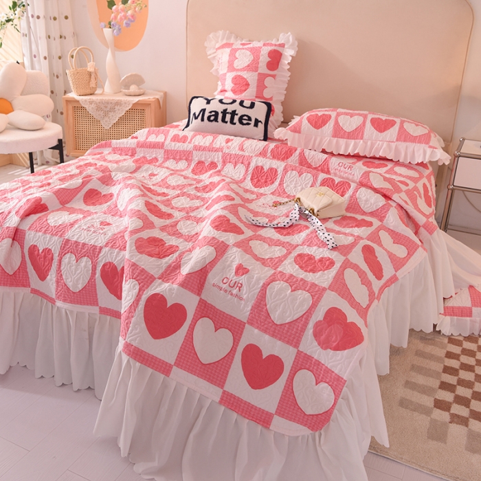 91家纺网 家纺一手货源 找家纺 绒世界 2024新款水洗棉韩版夹棉床盖系列 恋爱季节