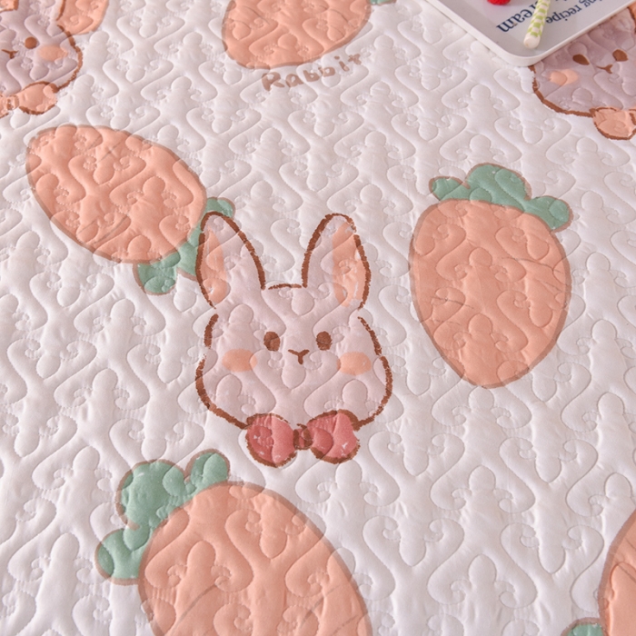 91家纺网 家纺一手货源 找家纺 绒世界 2024新款水洗棉韩版夹棉床盖系列 萝卜兔