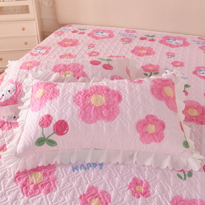 91家纺网 家纺一手货源 找家纺 绒世界 2024新款水洗棉韩版夹棉床盖系列 猫的樱桃