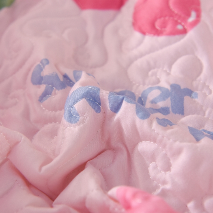 91家纺网 家纺一手货源 找家纺 绒世界 2024新款水洗棉韩版夹棉床盖系列 猫的樱桃