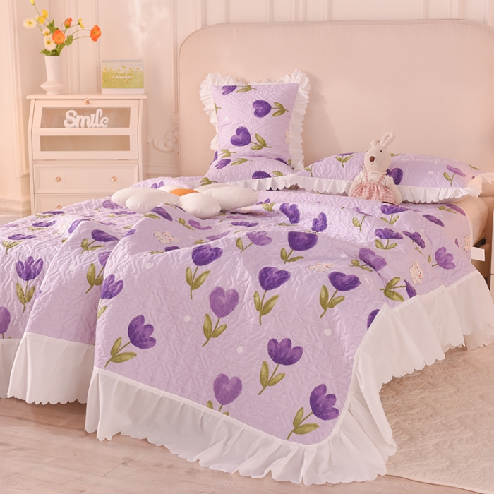 91家纺网 家纺一手货源 找家纺 绒世界 2024新款水洗棉韩版夹棉床盖系列 紫花依熊